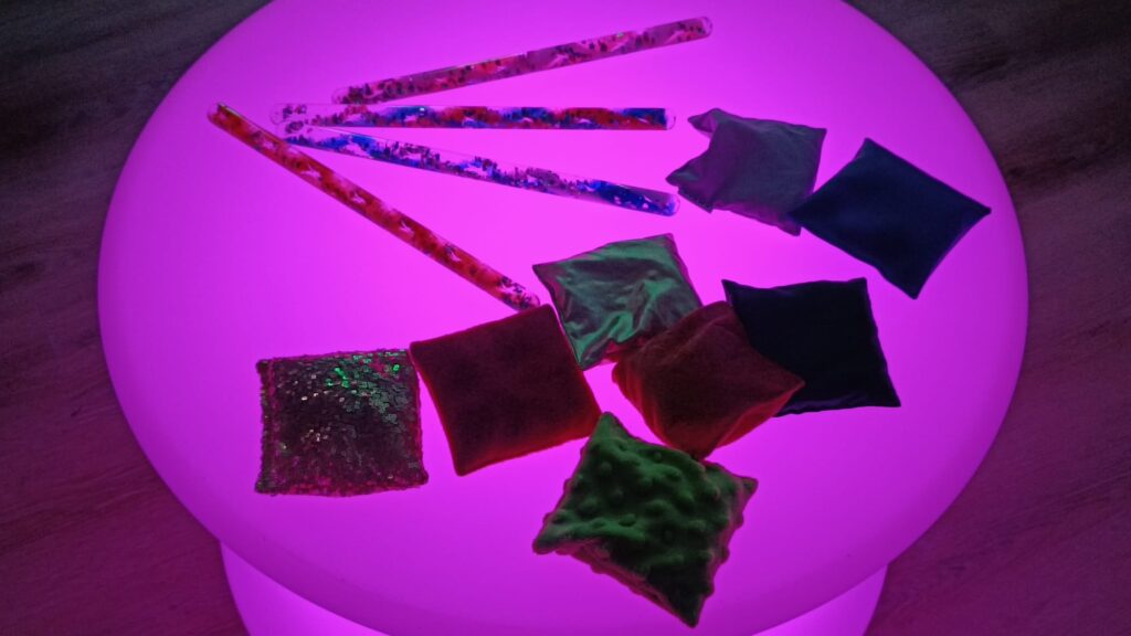 particolare tavolino stanza snoezelen